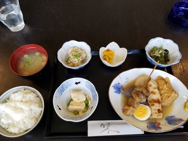 伊丹市千僧の「ひよっ子」でランチをいただきました。