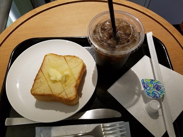 DEAN&DELUCA CAFE(ディーン&デルーカ カフェ)伊丹空港店で初モーニングです。