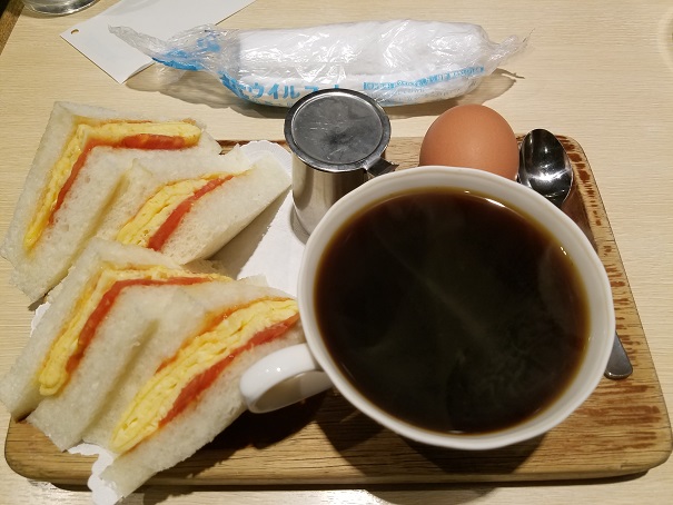 尼崎市阪急塚口駅前、塚口さんさんタウン2番館1Fの八根有羅(やねうら)でモーニングです