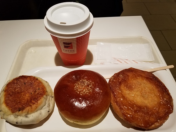 阪急川西能勢口駅2階駅構内、CAFE BAKERY FREDSで初めてモーニング