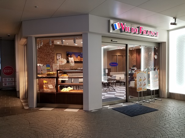 ヴィ・ド・フランス 阪神西宮店 (VIE DE FRANCE)にてパン・モーニング