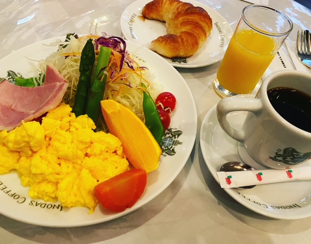 京都市中京区、歴史感じるイノダコーヒ本店で7時からモーニングです